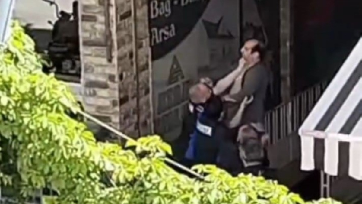 Zabıta, engelli esnafın boğazını sıktı,  çay bardağı fırlattı! Çay ocağı karıştı