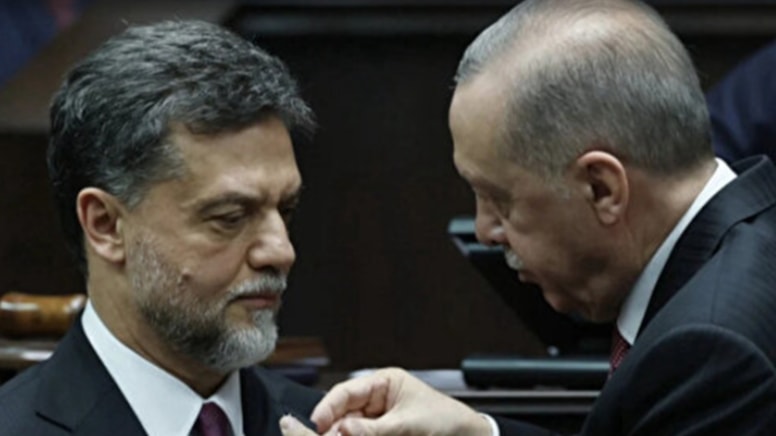 Yeni Şafak yazarından AKP'lilere: "Erdoğan sonrasına hazırlık yapmanız gözümüzden kaçmıyor"