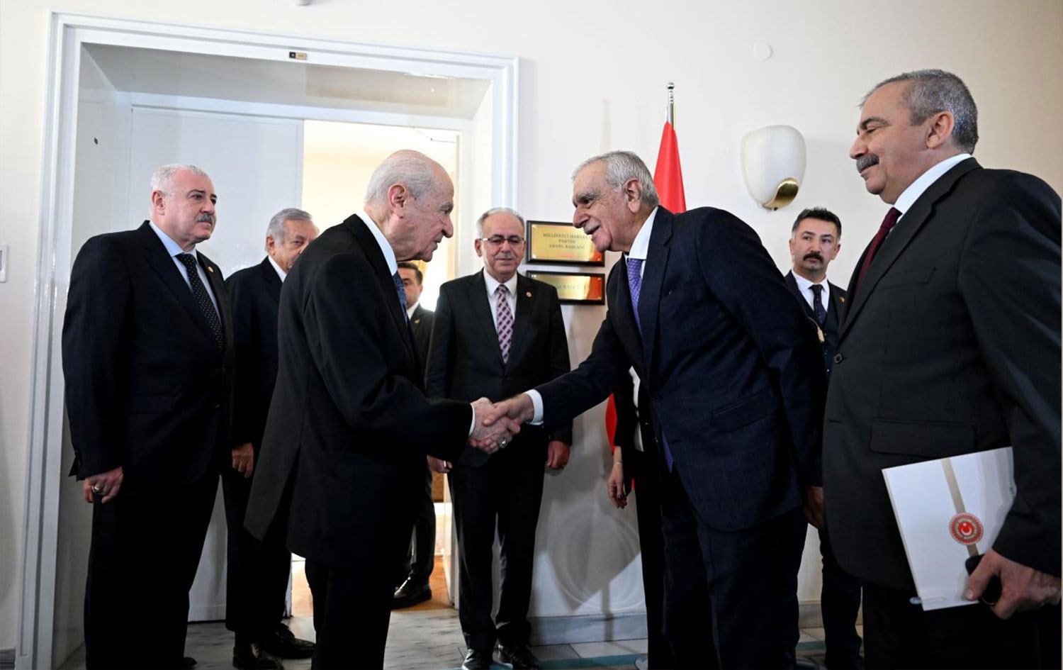Ahmet Türk Bahçeli'yi öve öve bitiremedi