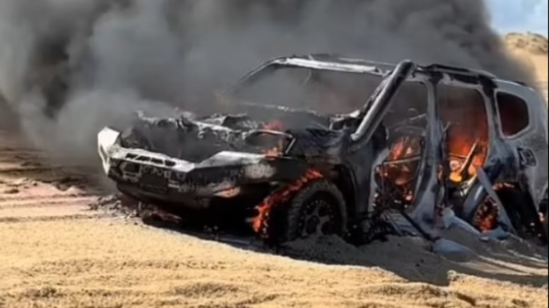 Çekilişle kazandığı 10 milyonluk araç sahilde alevler içinde kaldı