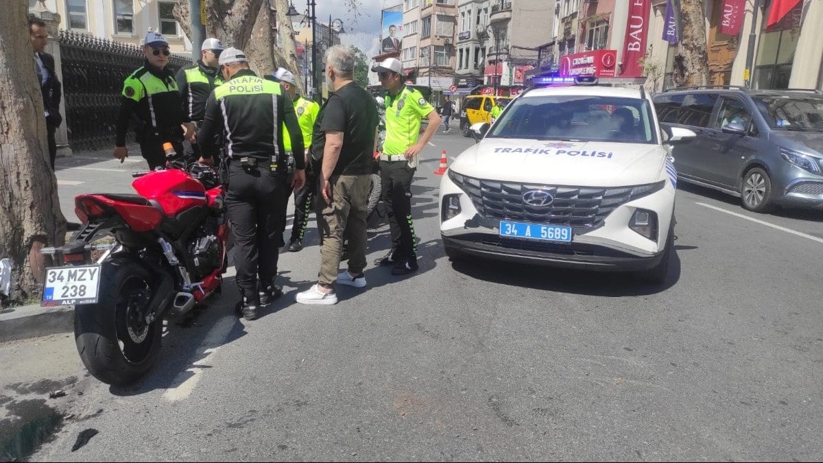 Motosikletler kafa kafaya çarpıştı: 2 sürücü hastanelik oldu