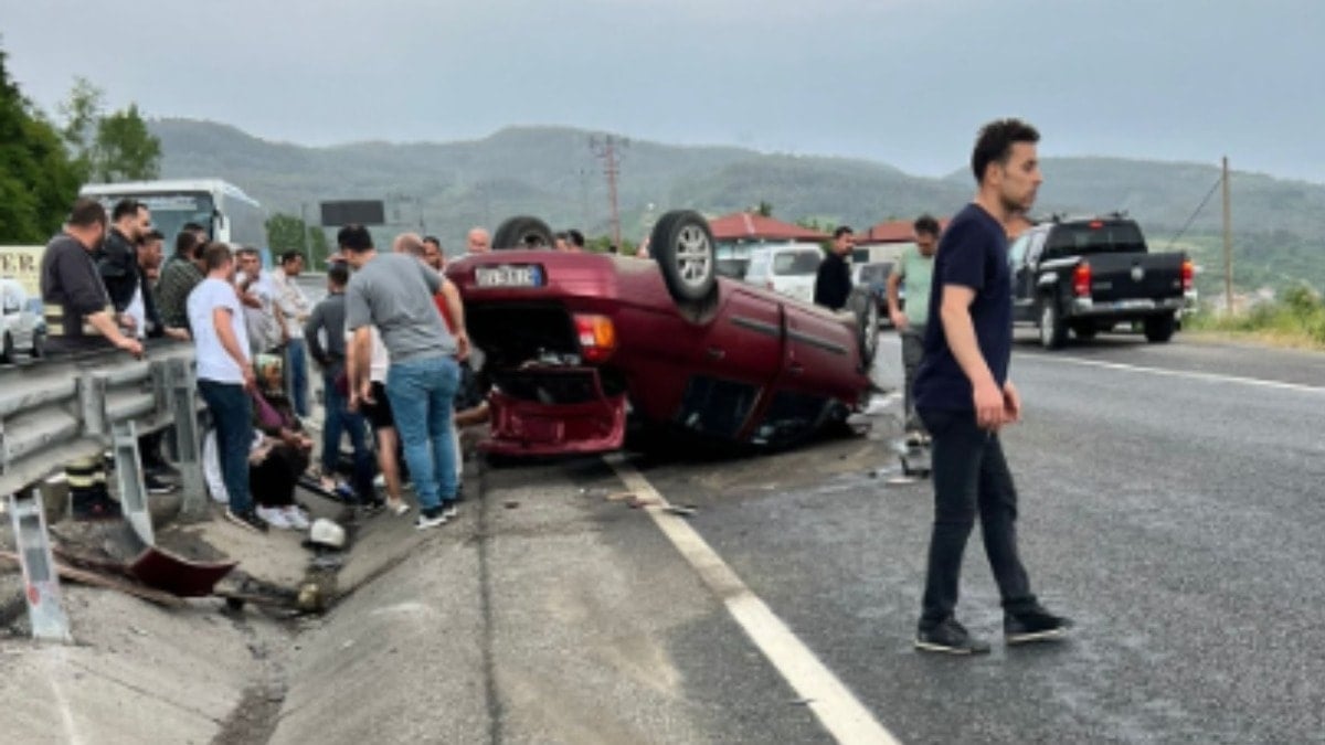 Takla atan otomobilde bir aile ölümden döndü