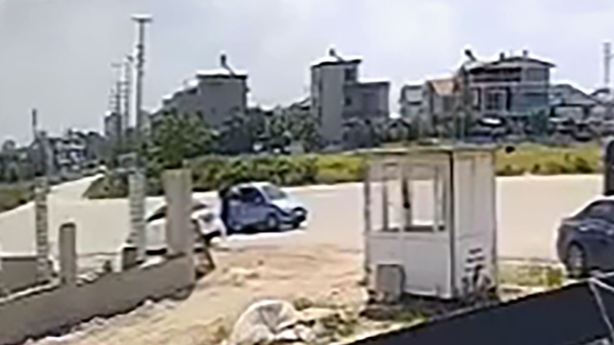 Otomobillerden 450 bin lira ve 1000 avro çaldılar