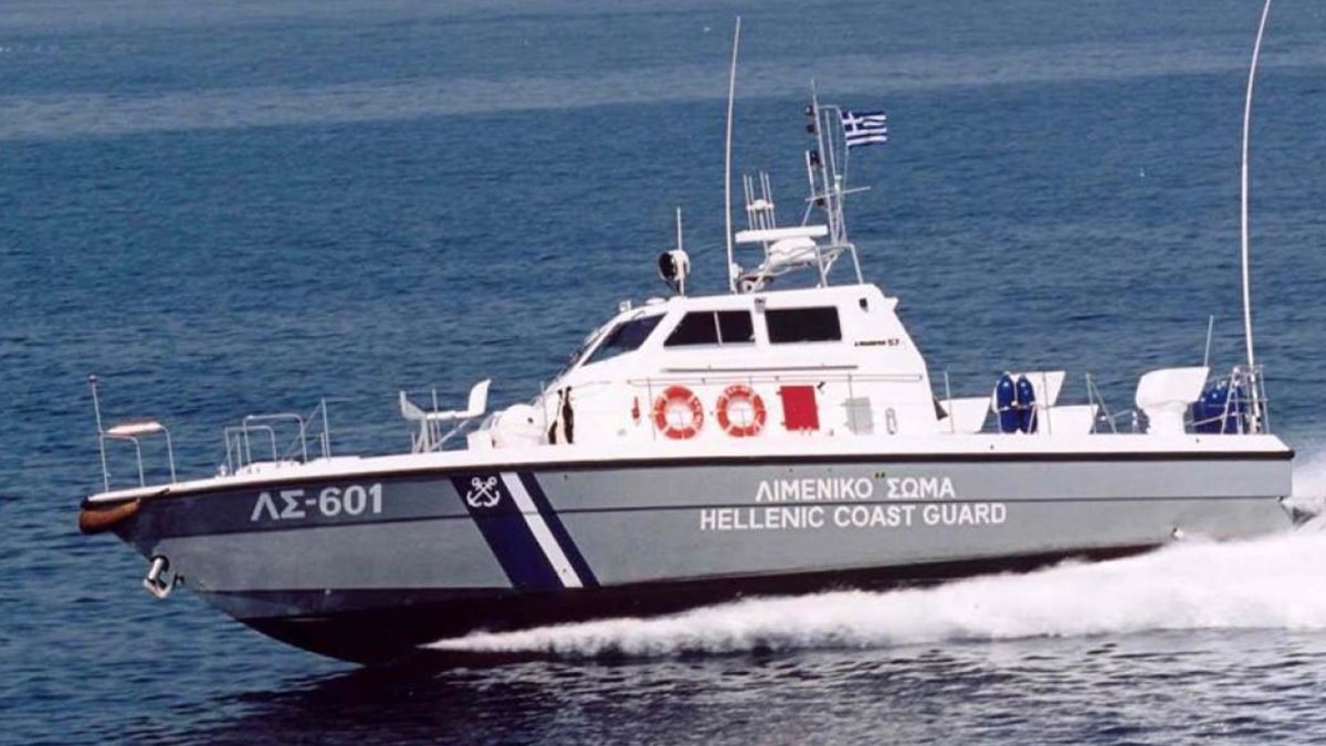 Bodrum açıklarında göçmen teknesini ateş açarak durdurdular