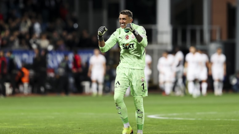 Muslera tarihe geçti! Çılgın rakam