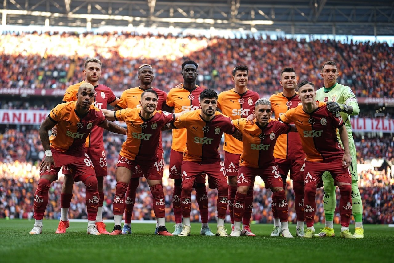 Galatasaray Trabzon'a 30 futbolcuyla gitti