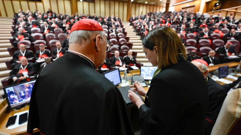 Vatikan'da yeni papa için seçim bugün başlıyor