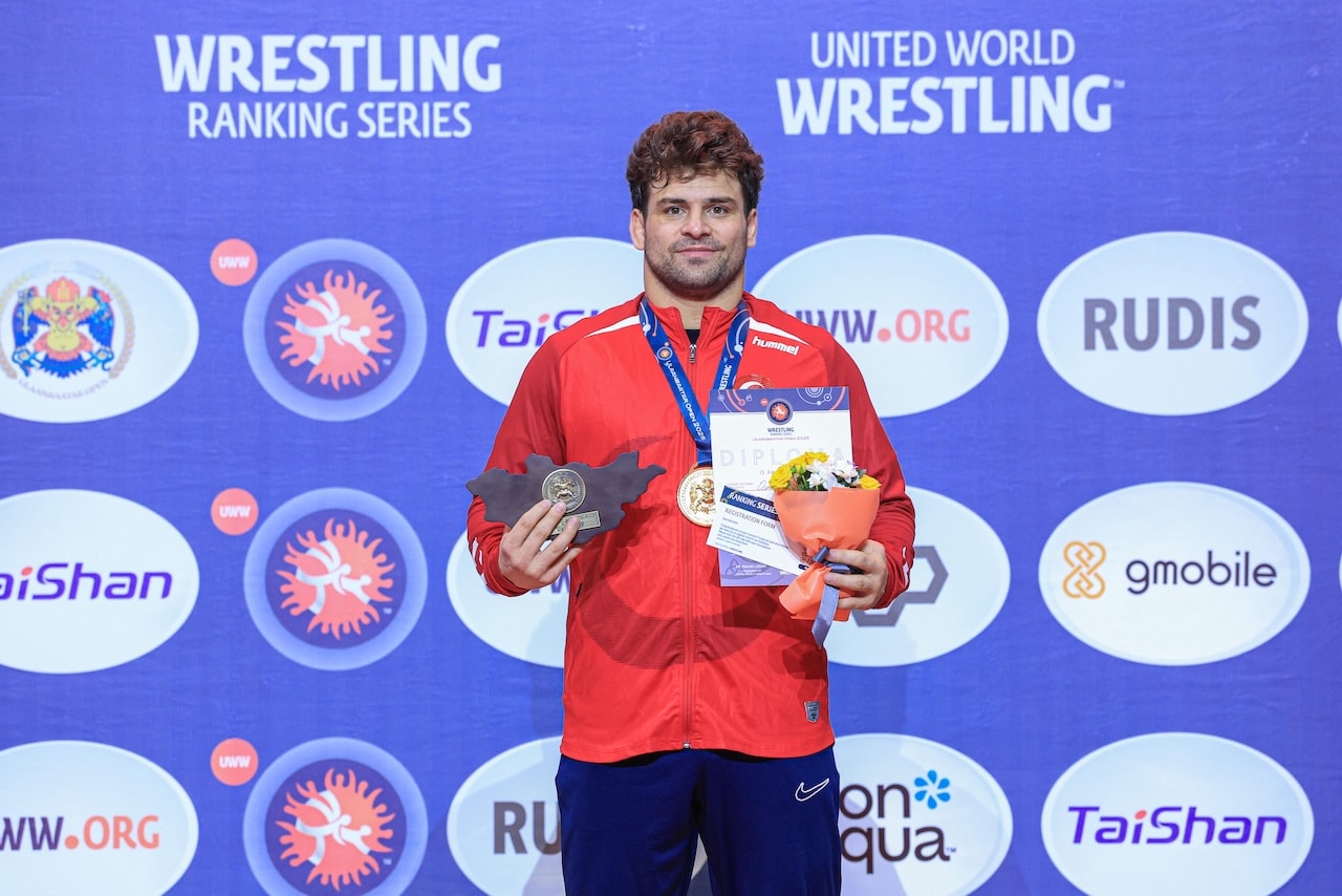 Milli güreşçi Moğolistan'da altın madalya kazandı