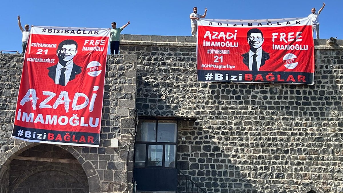 İmamoğlu için Diyarbakır Surlarına Kürtçe 'özgürlük' afişi