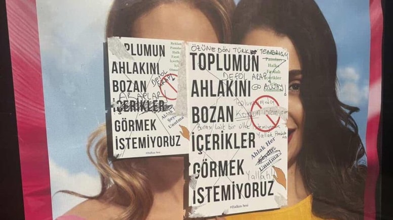 Ümraniye'de çirkin olay! Gülen kadın fotoğrafını sansürlediler! Toplum ahlakı bozuluyormuş