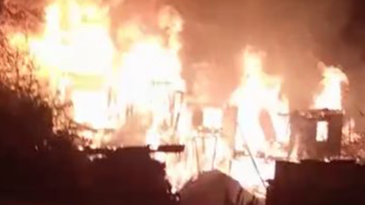 Çorum'da yangın: Evler ve samanlıklar küle döndü