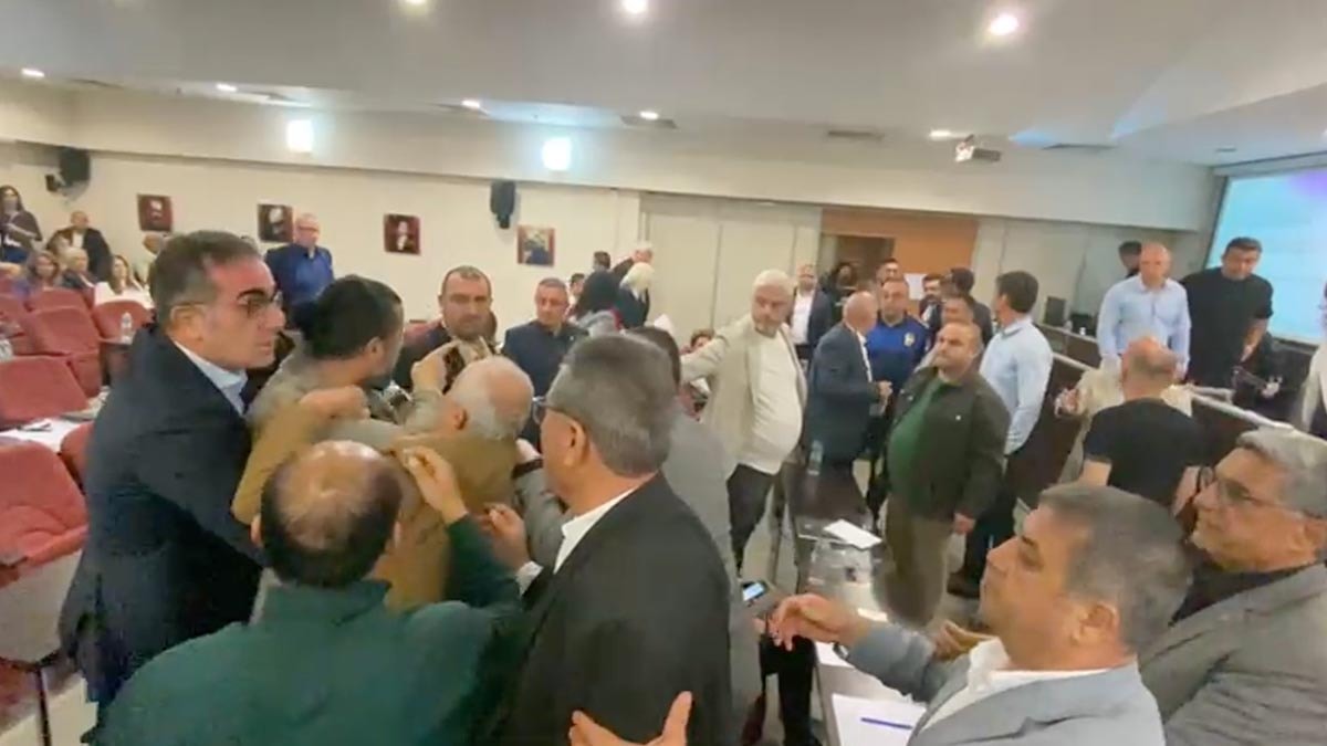 Meclis değil boks ringi! AKP'li üyeden CHP'li üyeye 'Ağzını yüzünü dağıtırım' tehdidi