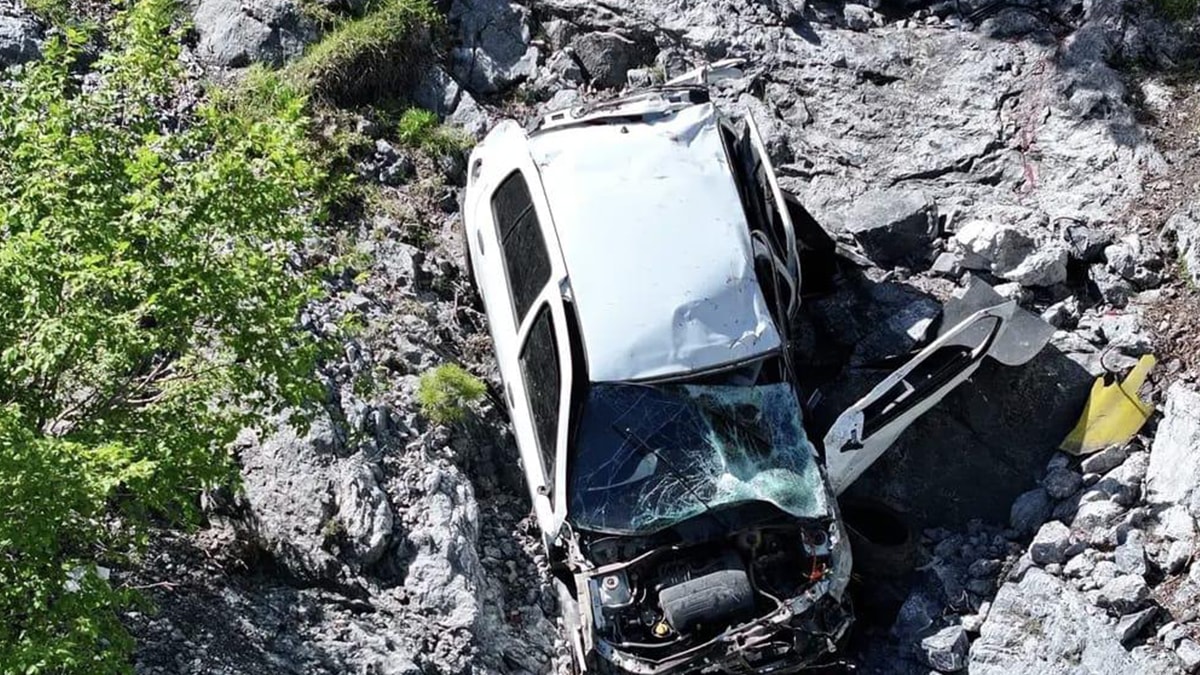 Antalya'da uçuruma devrilen otomobildeki 1 kişi öldü, 1 kişi yaralandı