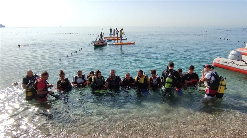 Antalya'da deniz dibi temizliği yapıldı