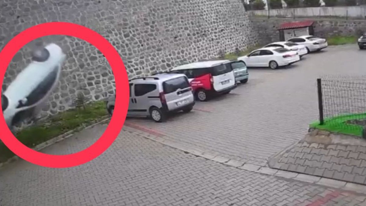 Ordu'da otomobil site bahçesine düştü: Sürücünün can verdiği kaza kamerada