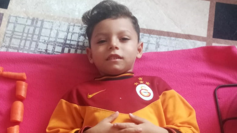 Kamyonetin çarptığı küçük çocuk yaşam savaşını kaybetti