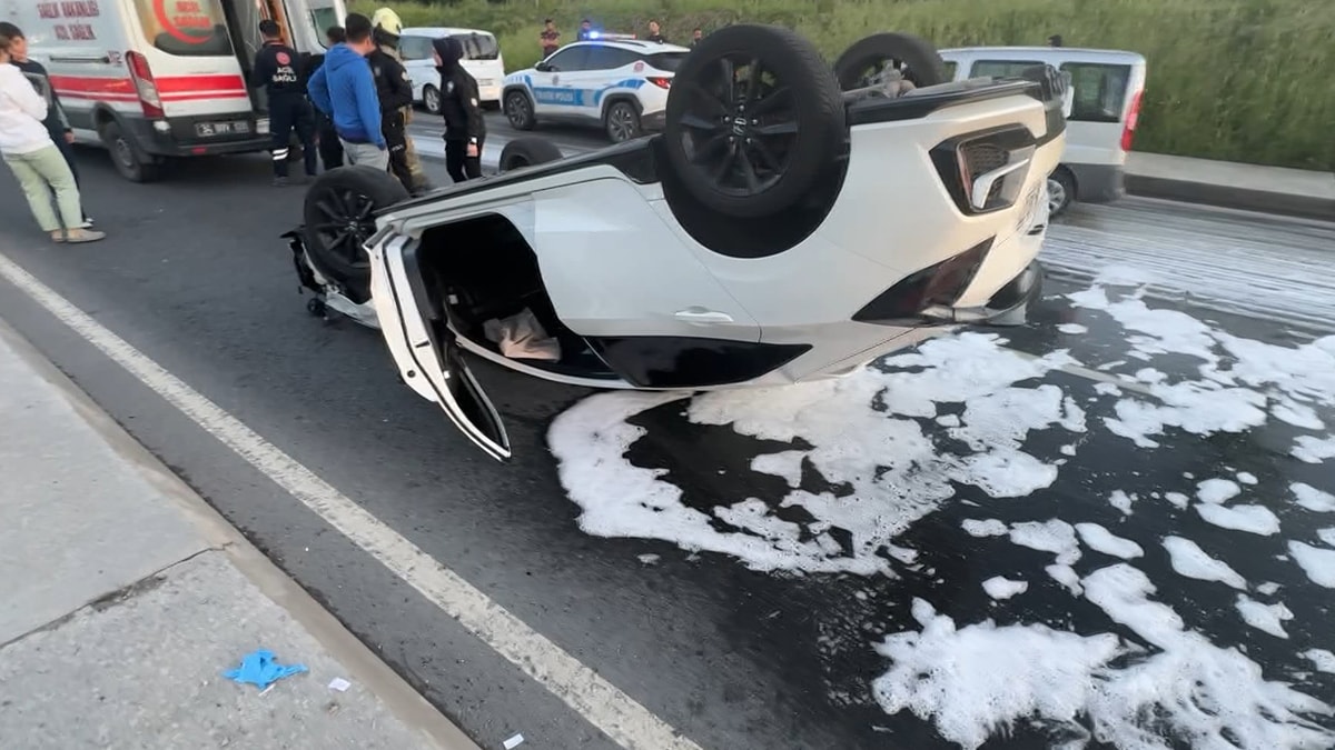 İstanbul'da otomobiller çarpıştı: 3 yaralı