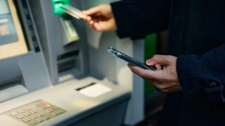 Bayrampaşa'da ATM'lere saldırı