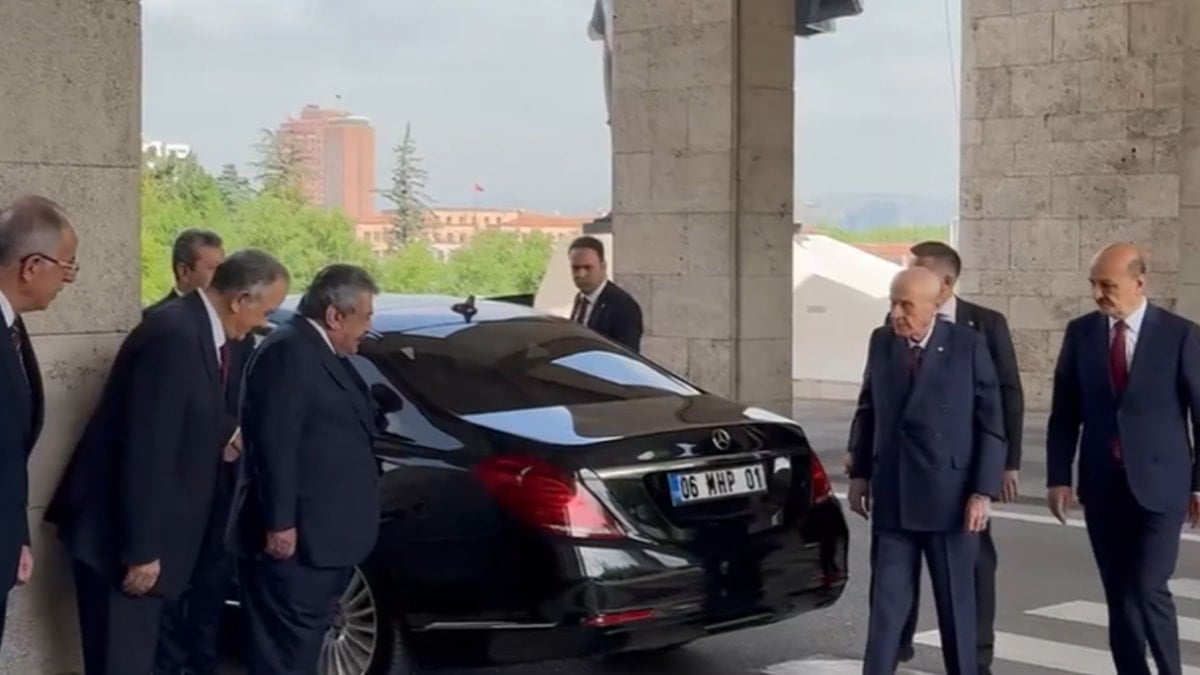 Bahçeli Meclis'e geldi