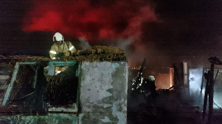 Silivride korkutan yangın: Kısa sürede 15 baraka alev aldı