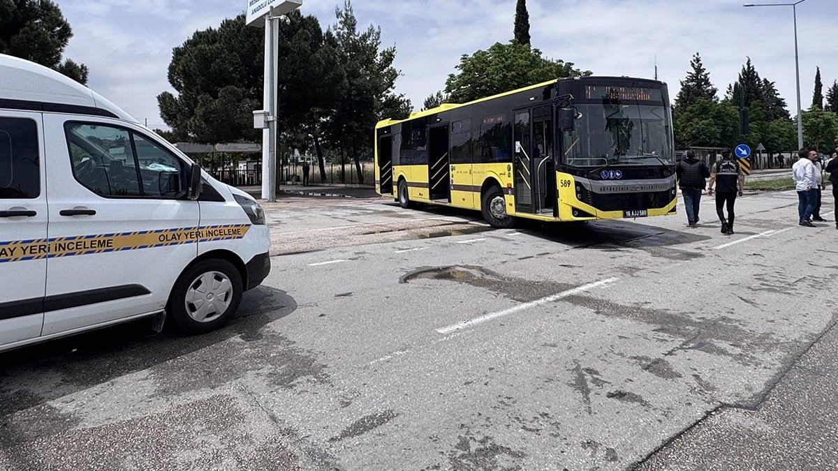 Belediye otobüsüyle çarpışan motosiklet sürücüsü hayatını kaybetti