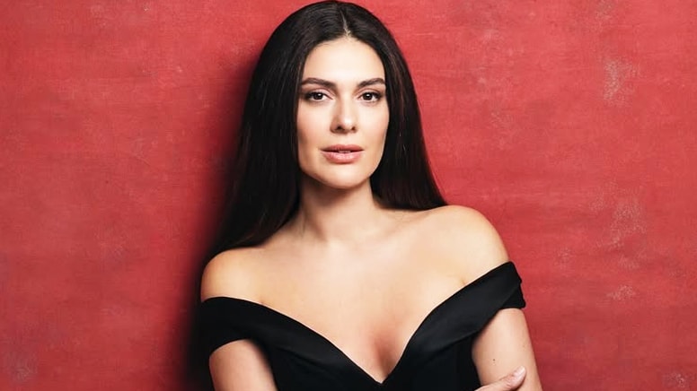 25 kilo veren Bergüzar Korel sezonu açtı, bikinili poz verdi