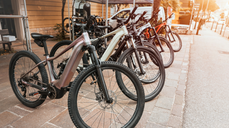 Bisiklet kazası hayatını kurtardı