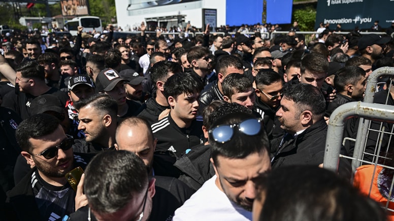 Beşiktaşlı taraftarlar, Ülker Stadı'na hareket etti