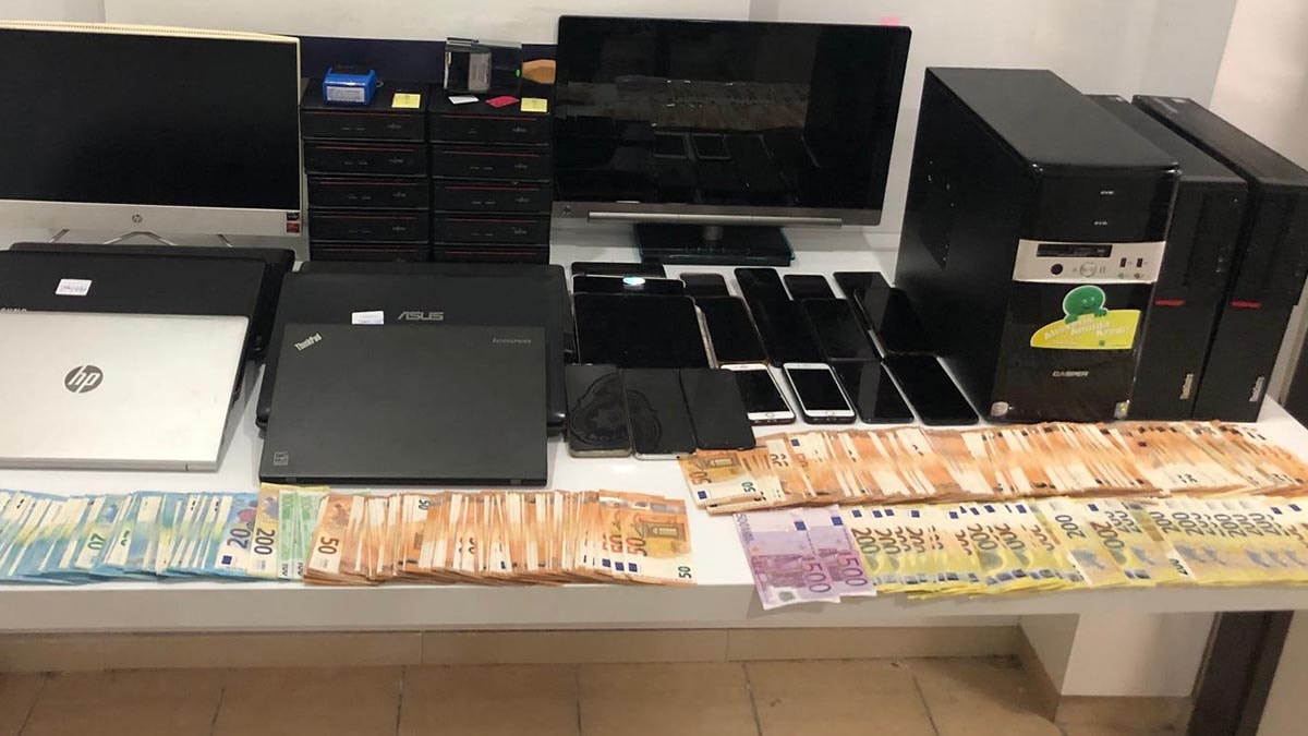 Türkiye'de çağrı merkezi kurup, yurt dışındaki yabancıları dolandırdılar