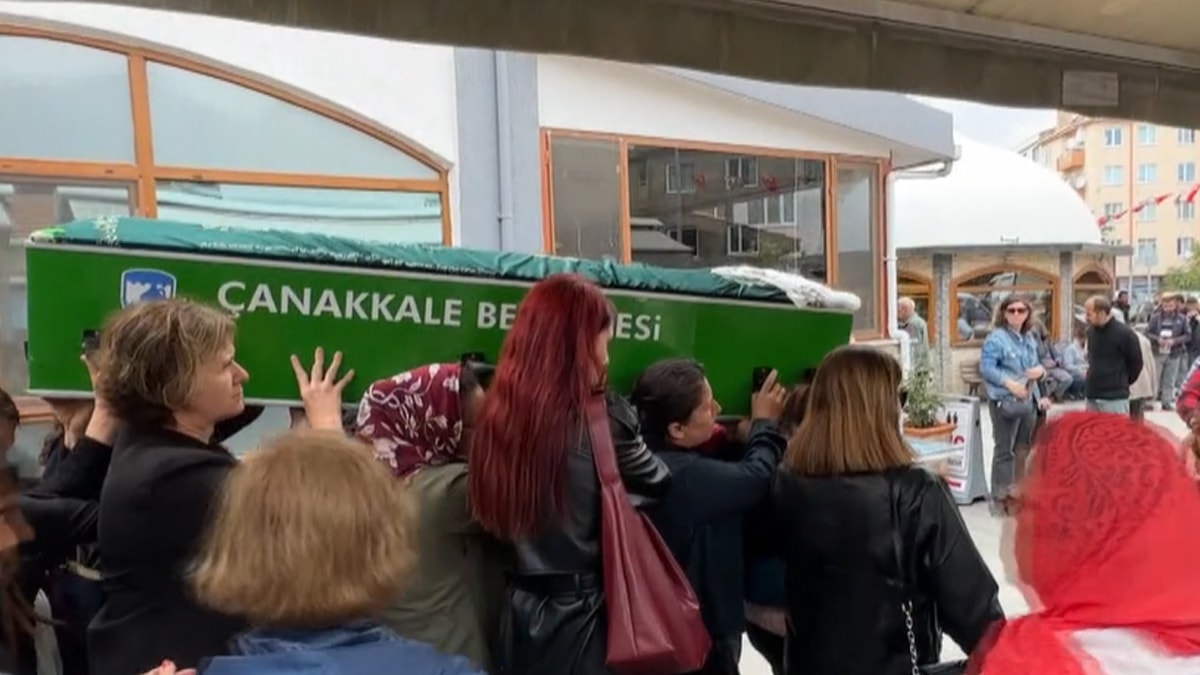 Eşinin vurduğu Zeynep'in tabutunu kadınlar taşıdı