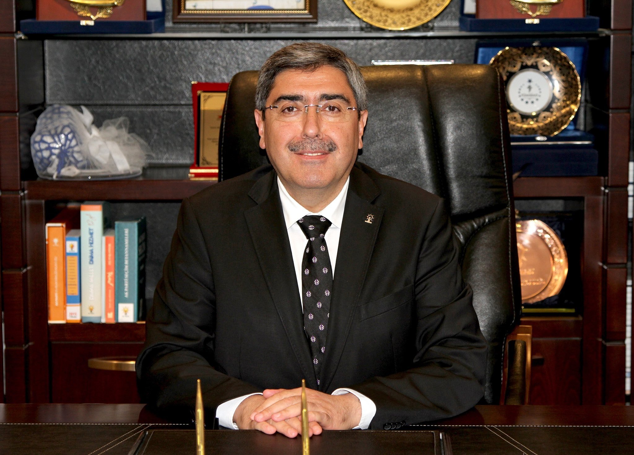 AKP'li vekile 9.2 milyon liralık çuval ihalesi! Üzerine 'para ile satılamaz' yazacaklar...