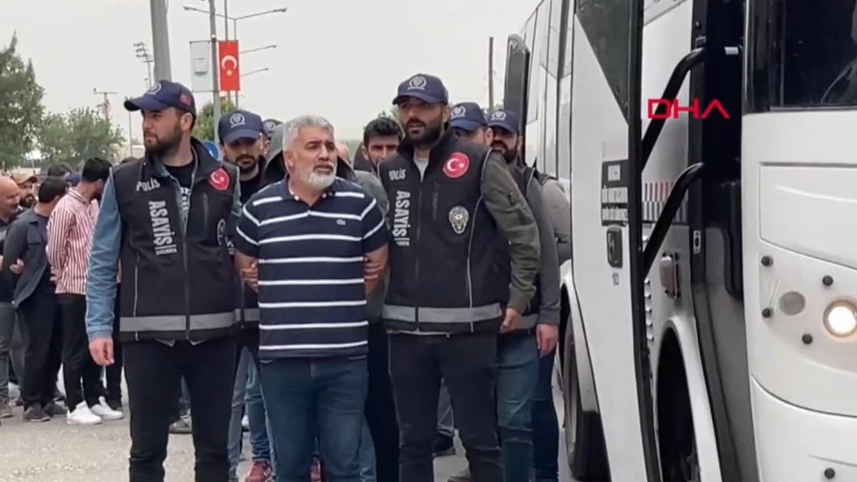 Depremde hasar gören araçlarla 'Change' yapan şebekeye operasyon