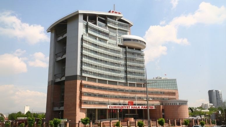 CHP teşkilatları Özgür Özel için 21.00'e çağrı yaptı!