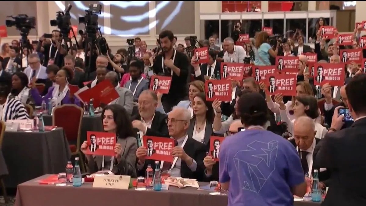 DEM Parti'den "Free İmamoğlu" açıklaması: Dövizi neden kaldırmadılar?