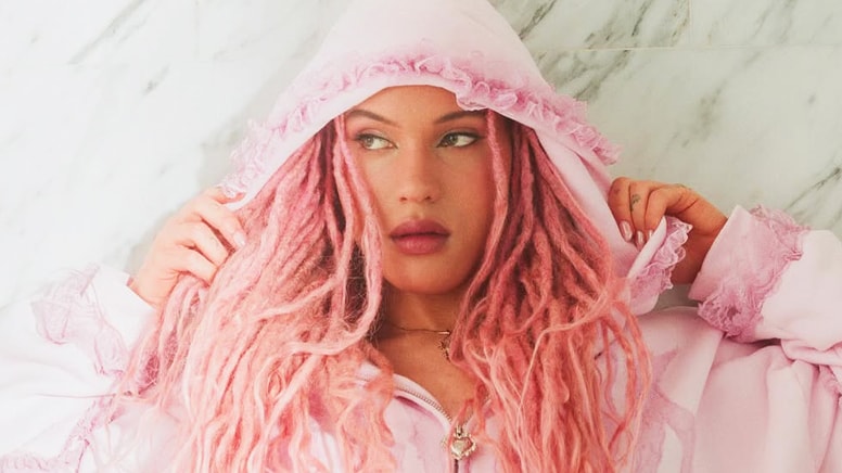 Ünlü oyuncunun oğlu ameliyatla kadın oldu