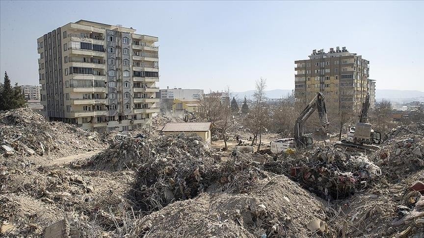 Depremde 68 kişiye mezar olmuştu... Dava ertelendi
