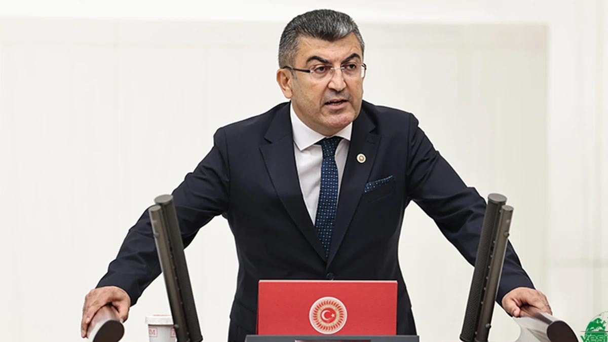 Gelecek Partisi'nde kritik istifa! AKP'ye geçecek