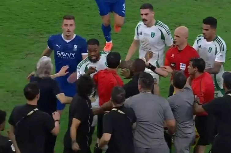 Merih çıldırdı! Jesus'un kulübesine yürüdü