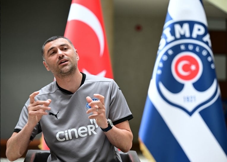Burak Yılmaz: 'Türkiye'de futbola ölüm ya da kalım olarak bakılmamalı'