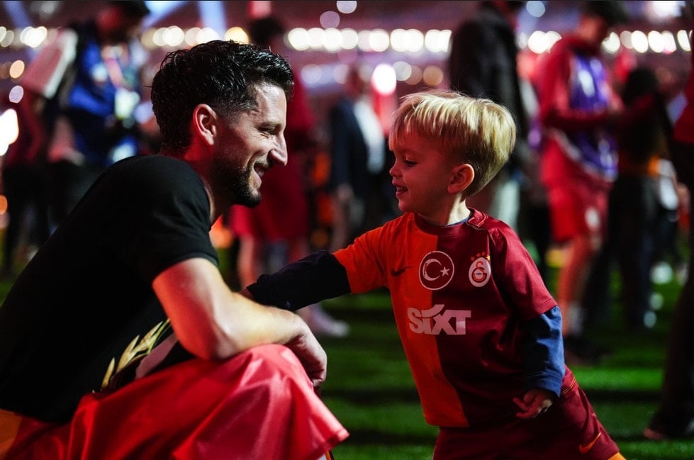 Mertens'ten emeklilik yanıtı