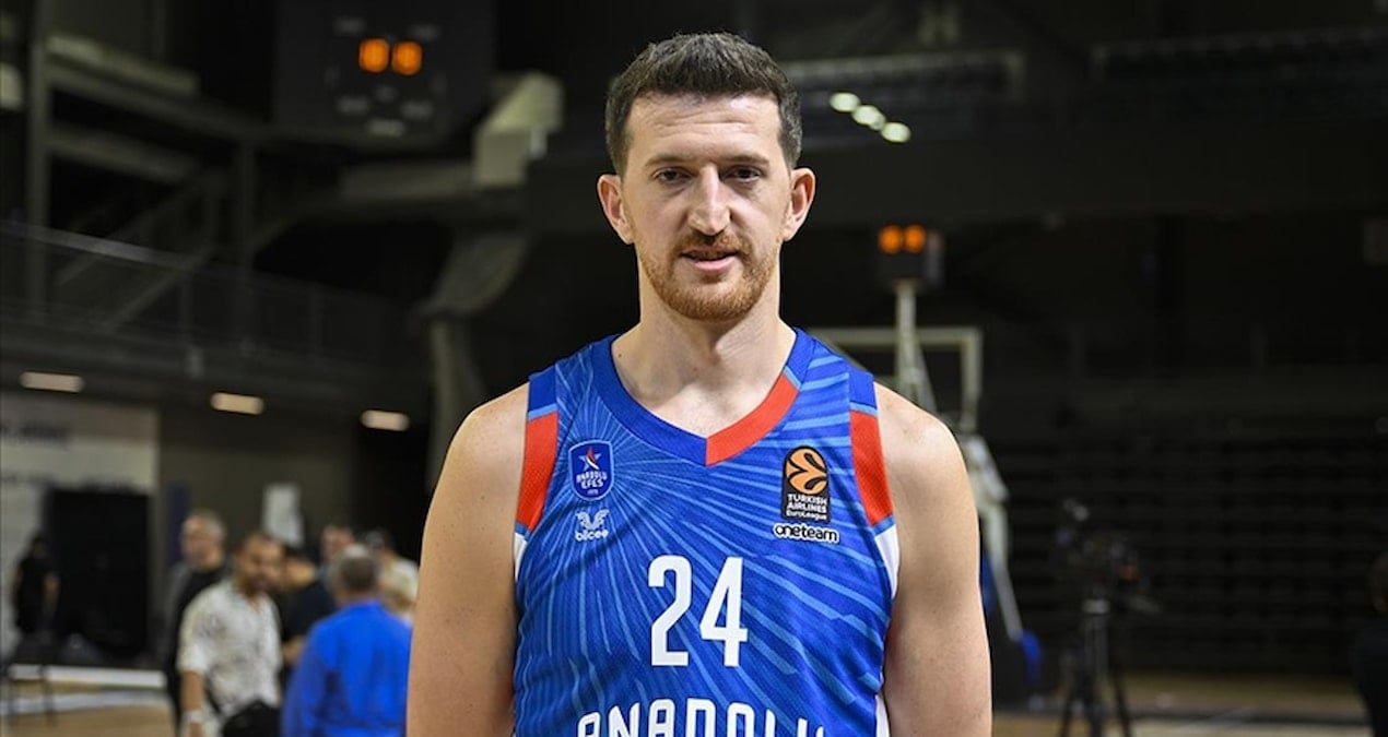 Ercan Osmanoğlu Anadolu Efes'te Kalmaya Karar Verdi! 2 Yıllık Yeni Sözleşme İmzalandı