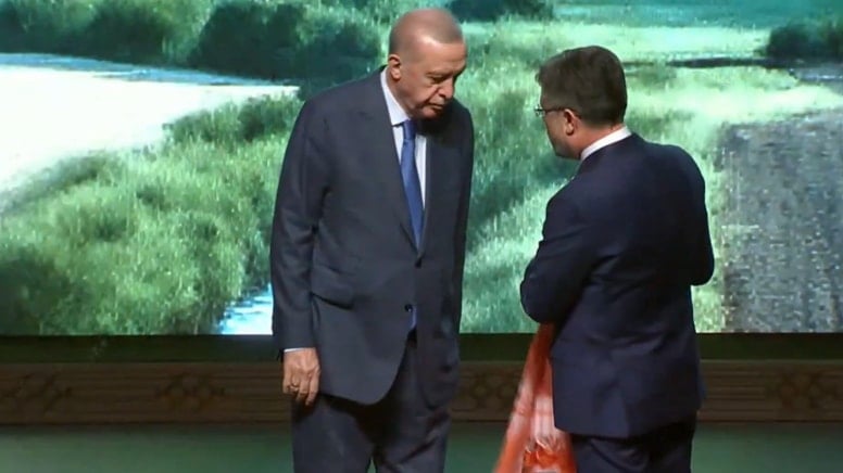 Erdoğan, Bakan Yumaklı'nın uzattığı Yörük poşusunu takmadı