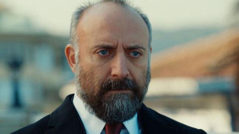 Halit Ergenç aylık gelirini mahkeme salonunda açıkladı
