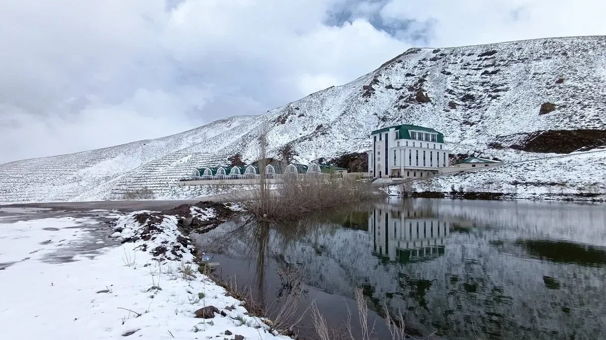 Mayısın ortasında lapa lapa kar yağdı