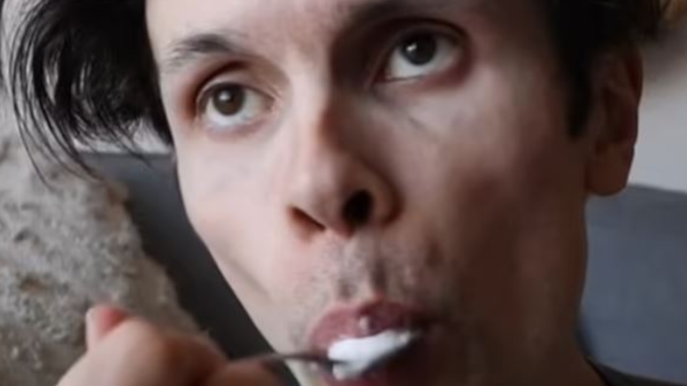 100 saatlik çarpışma diyetiyle fasulyeye döndü