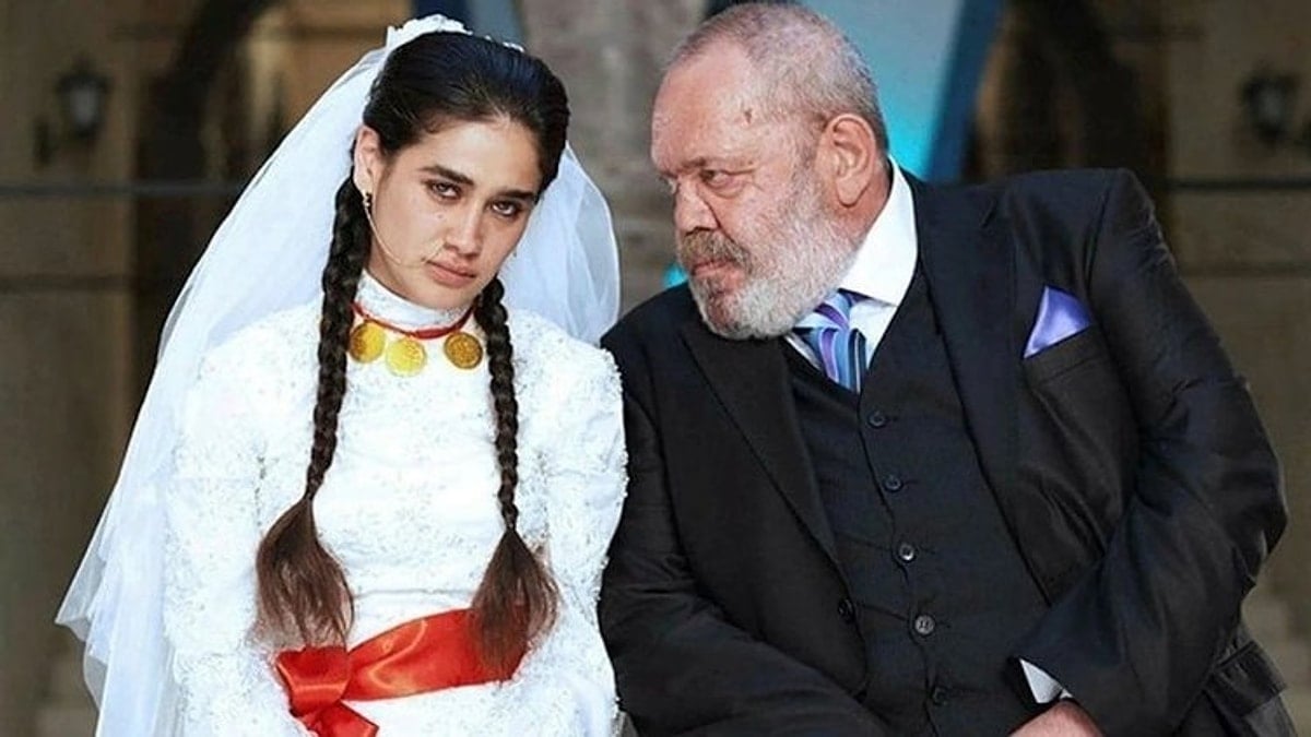 Türk oyuncu ABD'de saldırıya uğradı: Kaburgaları kırıldı, akciğeri söndü