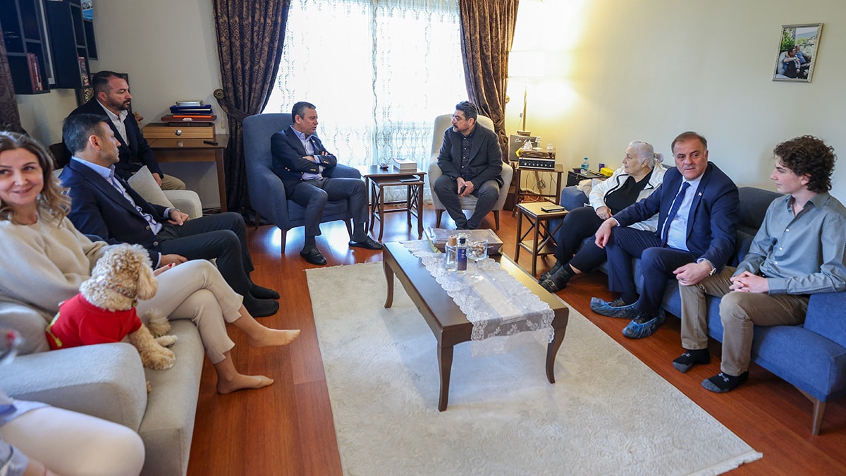 CHP lideri Özel, Buğra Gökce'nin ailesini ziyaret etti
