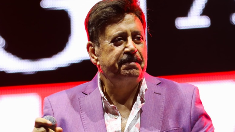 Ünlü şarkıcı hastaneye yatırıldı