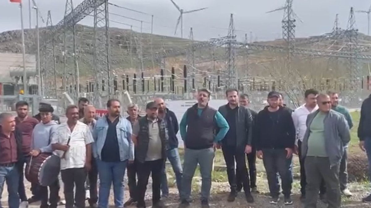 Aylardır maaşlarını alamayan işçiler grev başlattı: “Seçim zamanı oy isteyenler neredesiniz?”