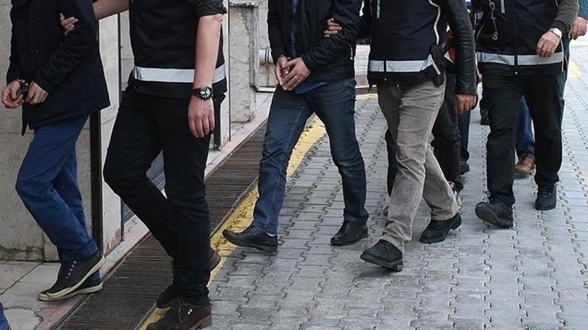 İstanbul'da FETÖ operasyonunda 3 tutuklama